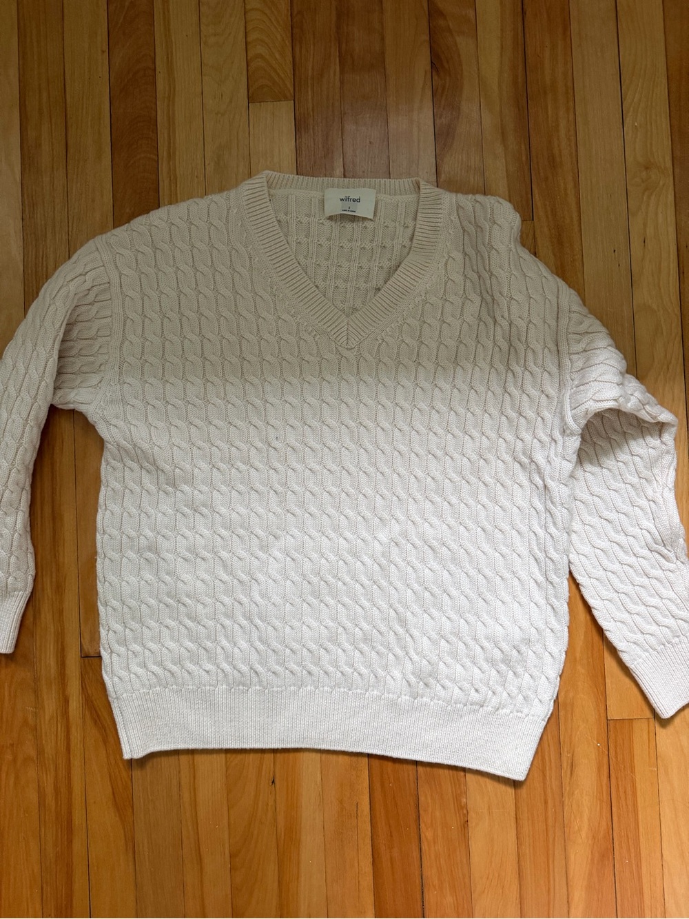 Aritzia Cream Cable-Knit V-Neck Sweater 100% cashmere
